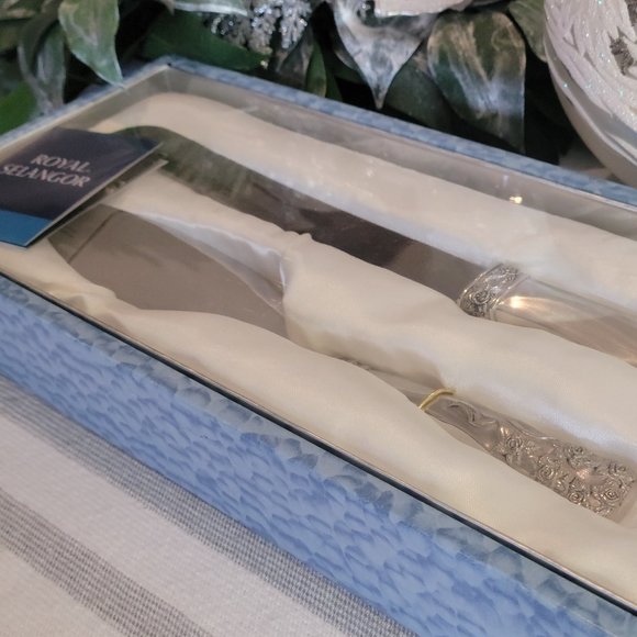 NIB Royal Selangor Roses & Ribbons Pewter Cake Serveware Set - Picture 11 of 11